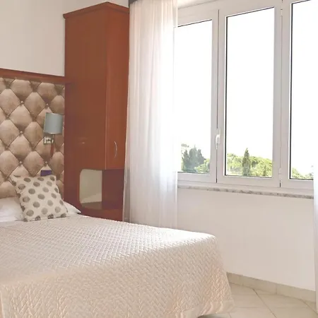 Noris Hotel 3*