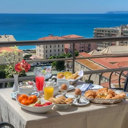 Noris Hotel 3*