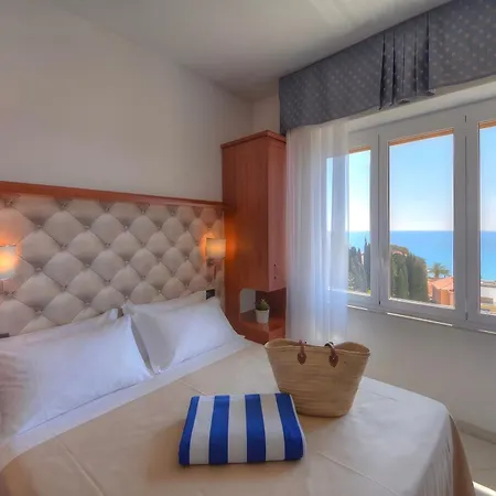 Hotell Noris 3*